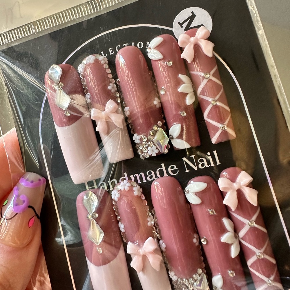 Elegant Pink Handmade Nail Set
